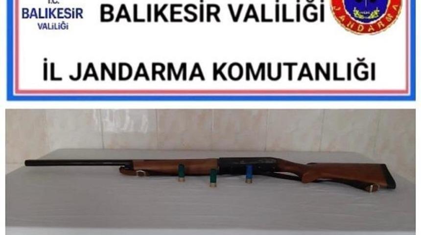 Balıkesir’de jandarma 17 aranan şahsı yakaladı