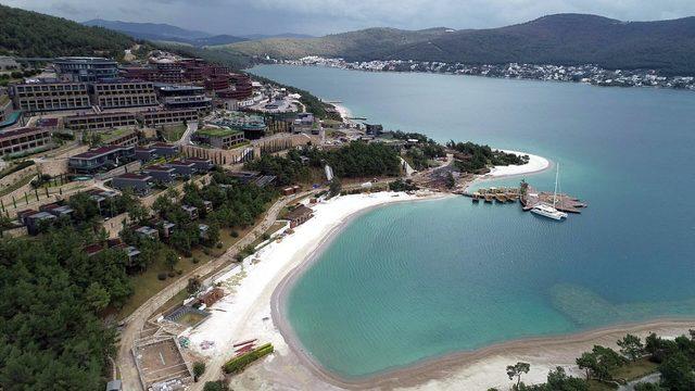 Maldivler'e benzetmek için Bodrum plajlarına kuvars tozu döküldüğü iddiası