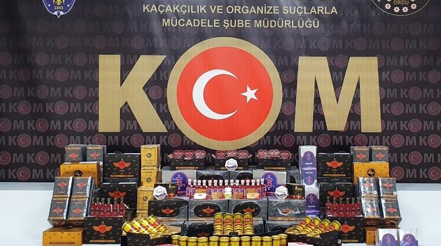 Piyasaya ka&ccedil;ak cinsel hap s&uuml;rmek isteyen 2 kişi yakalandı