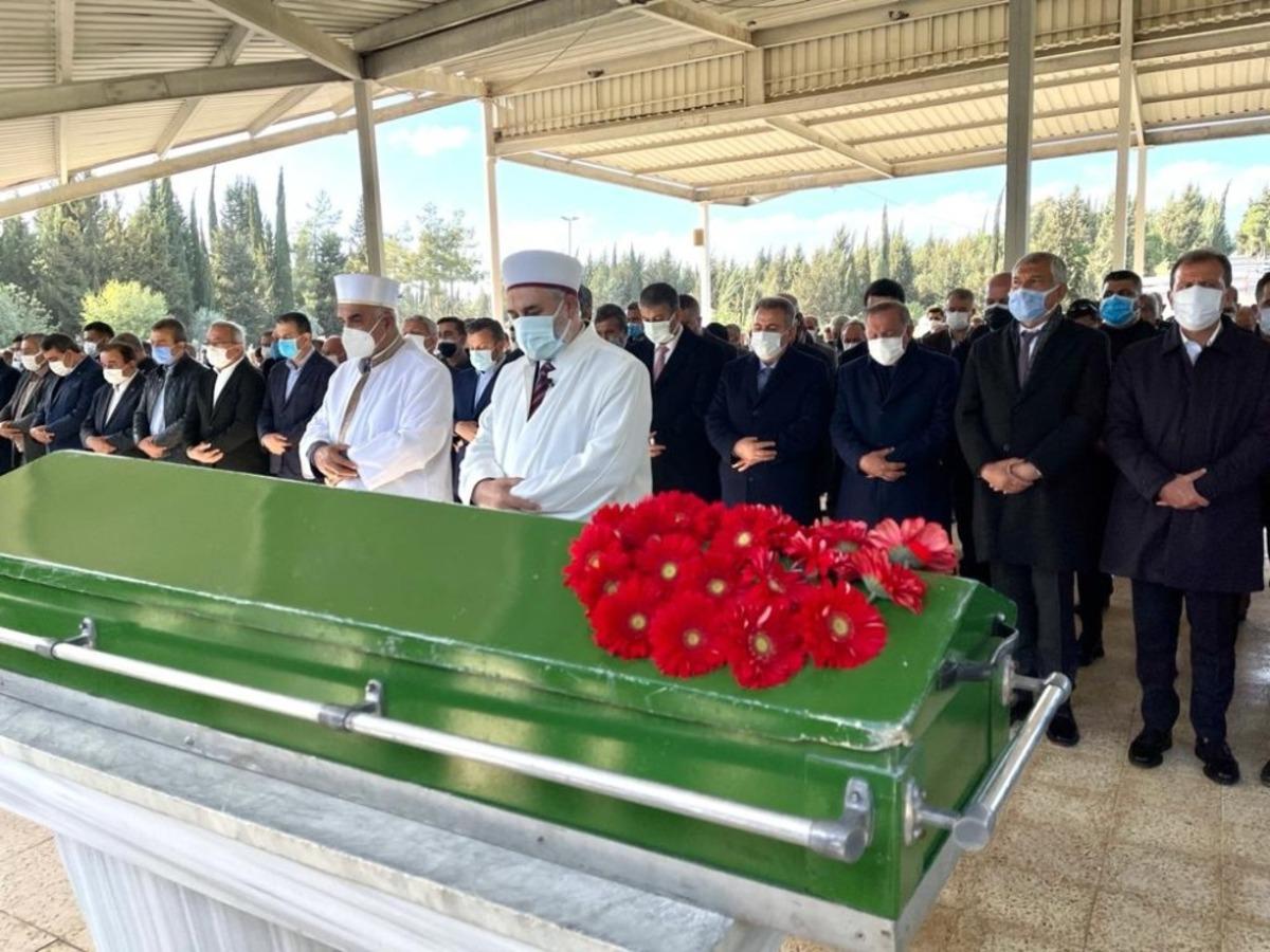 Başkan Akay&rsquo;ın eşi son yolculuğuna uğurlandı