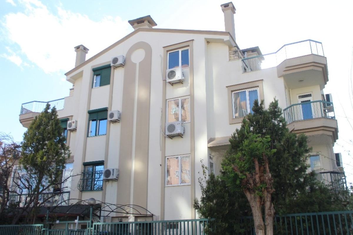 Komşuları oğullarının silahından &ccedil;ıkan kurşunlarla &ouml;len aileyi anlattı