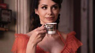 Sert bir şekilde eleştirilen ‘9 Kere Leyla’ filminden sonra Ezel Akay yeni projesinin müjdesini verdi