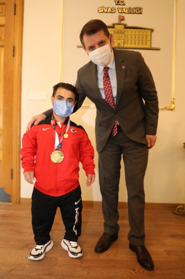 Dünya şampiyonu ‘Minik Herkül’ altınla ödüllendirildi G4