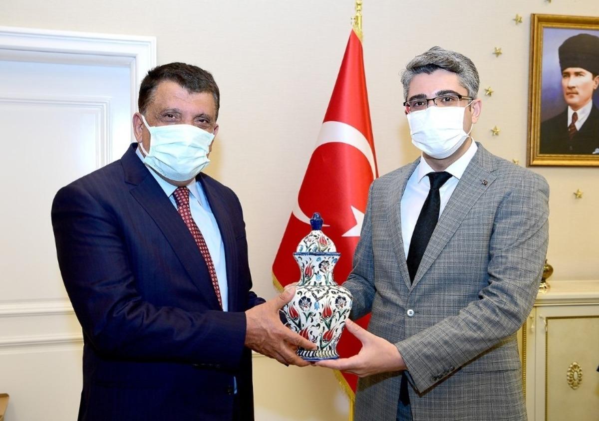 G&uuml;rkan Darende belediyesi ve kaymakamlığını ziyaret etti