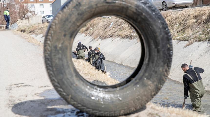 Tarihi Şamran Kanalı'ndan 2 ton 'çöp' toplandı
