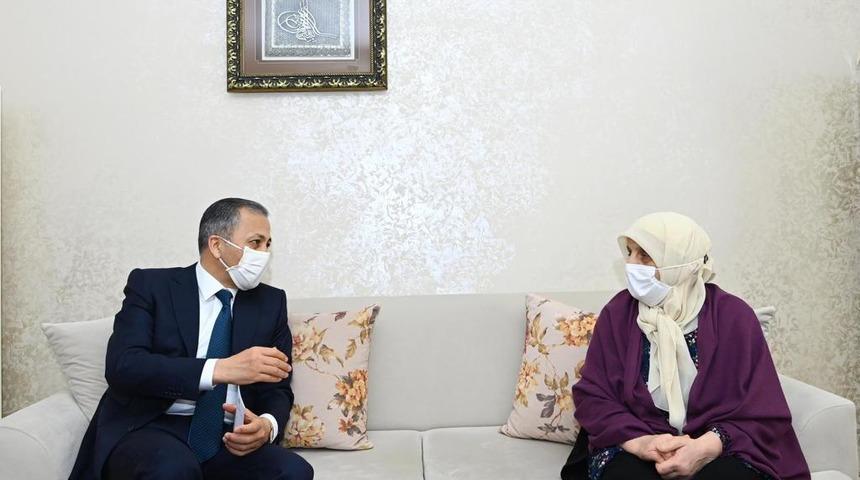 Vali Yerlikaya, evinde karoronavirüs aşısı olan Susam Kul'u ziyaret etti