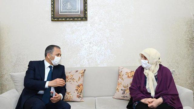 Vali Yerlikaya, evinde karoronavirüs aşısı olan Susam Kul'u ziyaret etti