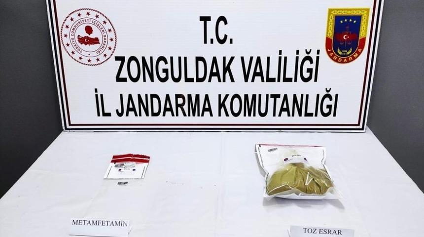 Jandarmanın durdurduğu araçtan uyuşturucu çıktı: 3 gözaltı