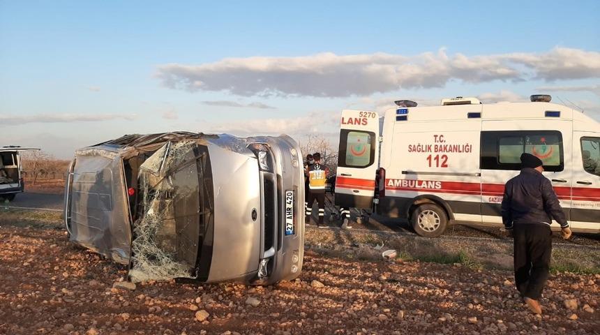 Gaziantep'te işçileri taşıyan midibüs takla attı: 8 yaralı