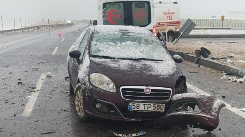 Kar yağışı kazaya neden oldu: 4 yaralı