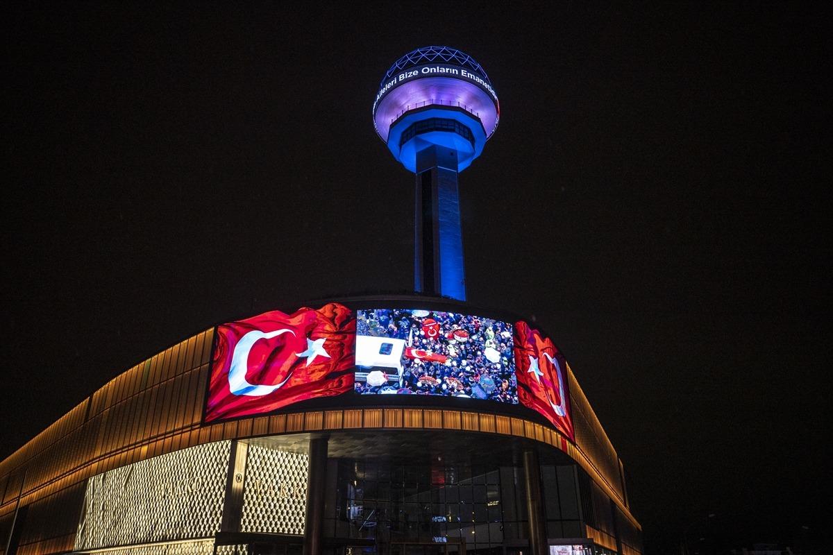 Atakule şehit aileleri i&ccedil;in aydınlatıldı