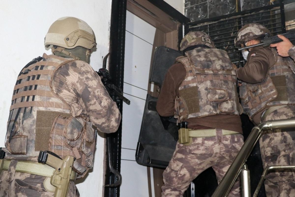 Antalya&rsquo;da zehir tacirlerine şafak operasyonu