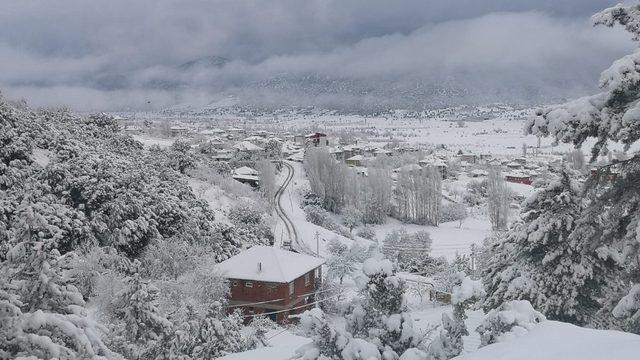 Denizli’de kar kalınlığı 15 santimetreye yükseldi