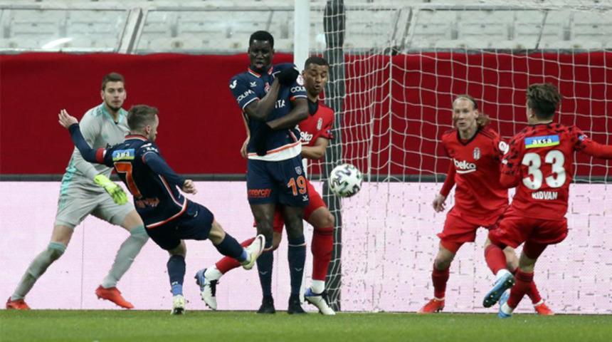 Beşiktaş - Başakşehir maçında espri yağmuru