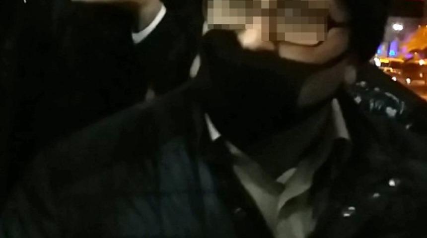 (&Ouml;zel) İETT otob&uuml;s&uuml;nde maske tartışması kamerada