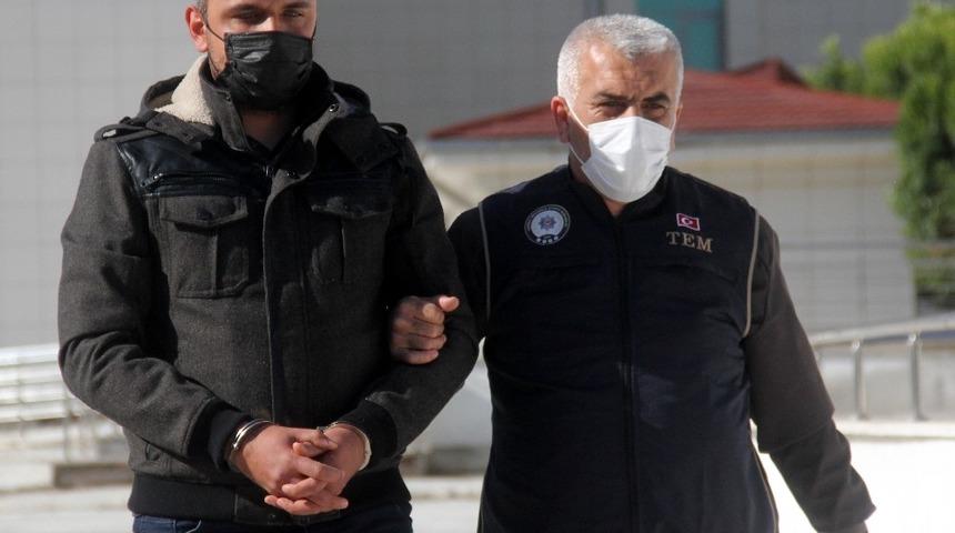 AK Parti İstanbul İl Başkanlığını işgal eden eski uzman &ccedil;avuşa hapis cezası