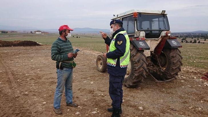 Jandarma köylerde traktör sürücülerini bilgilendirdi G2