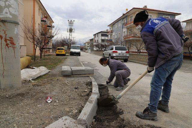 Erzincan’da kaldırım çalışmalarına yeniden başlandı