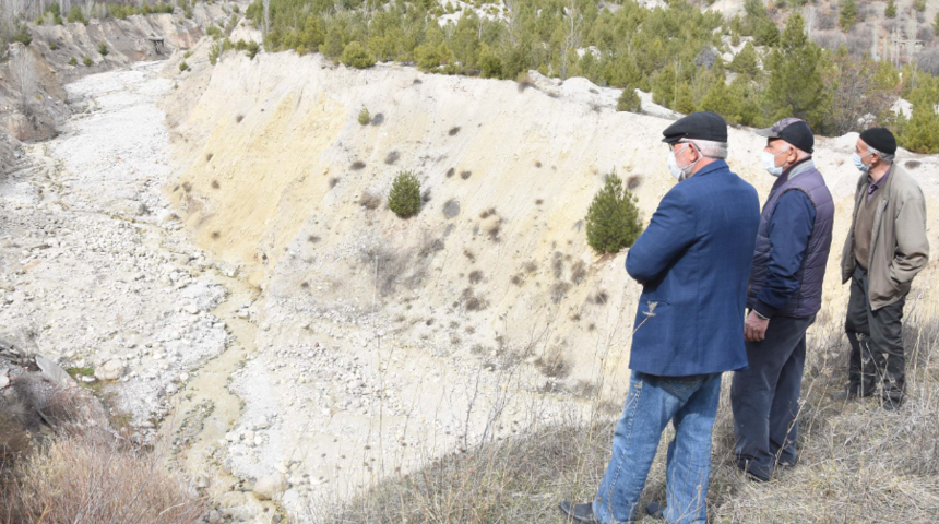 16 yıldır 20 milyon metreküp toprağın altındalar: 'Acıları ilk günkü gibi kabirleri bile yok'