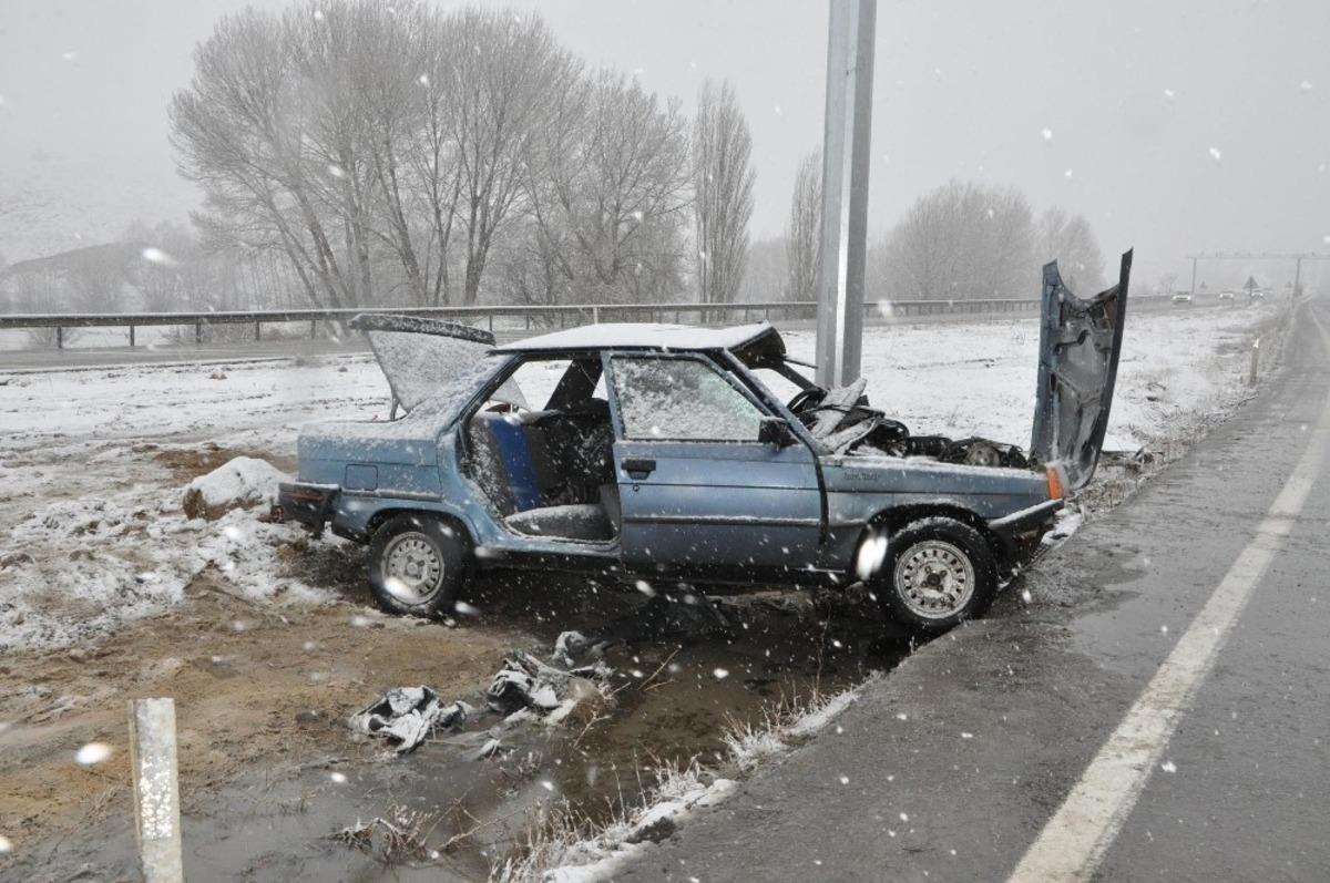Sorgun&rsquo;da iki farklı trafik kazası: 1 &ouml;l&uuml;, 5&rsquo;i &ouml;ğretmen 6 yaralı