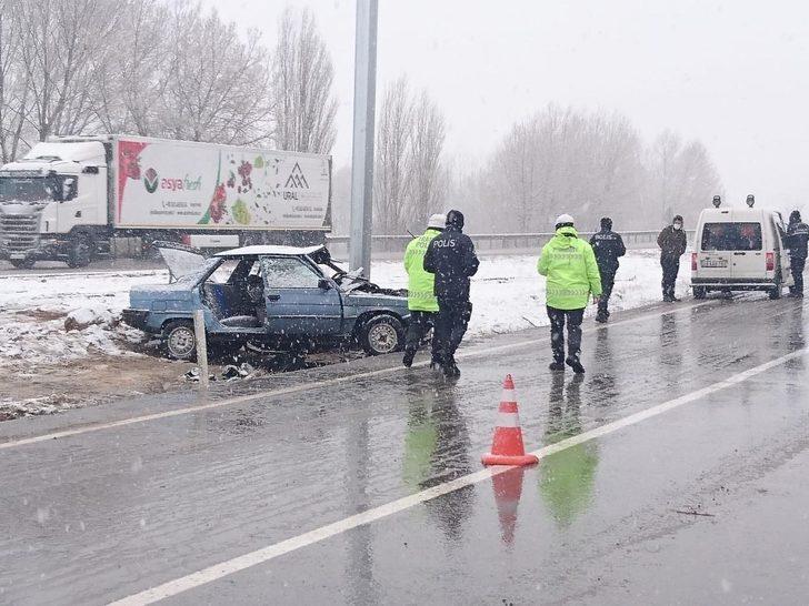 Sorgun’da iki farklı trafik kazası: 1 ölü, 5’i öğretmen 6 yaralı G4