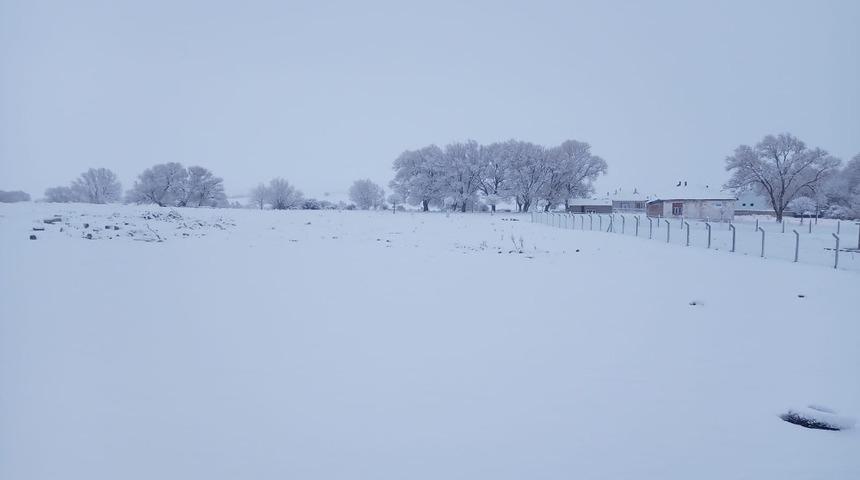 Kulu&rsquo;da kar yağışı &ccedil;ift&ccedil;ileri sevindirdi