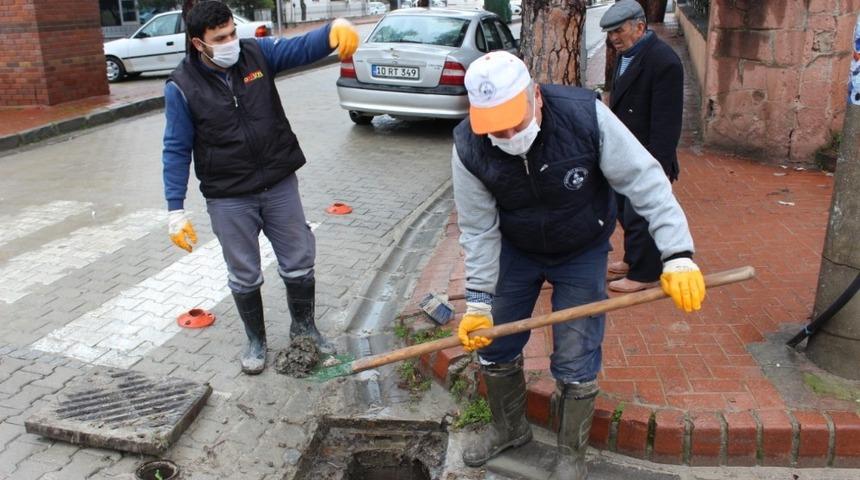 Burhaniye&rsquo;de yağmur suyu ekibi 24 saat g&ouml;revde