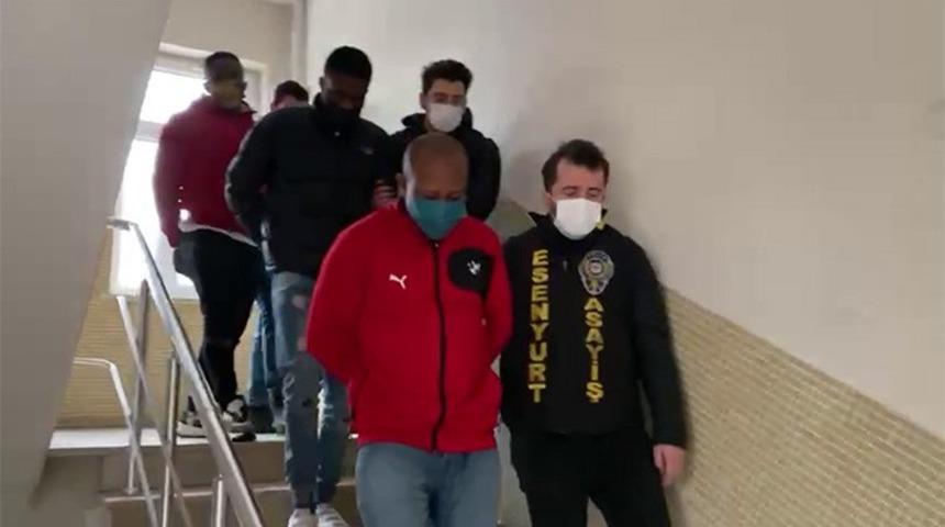 Esenyurt&rsquo;ta Nijeryalı uyuşturucu &ccedil;etesine baskın