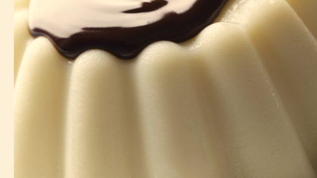 Akışkan Çikolataya Doygun: Çikolata Dolgulu İrmik Tatlısı Tarifi