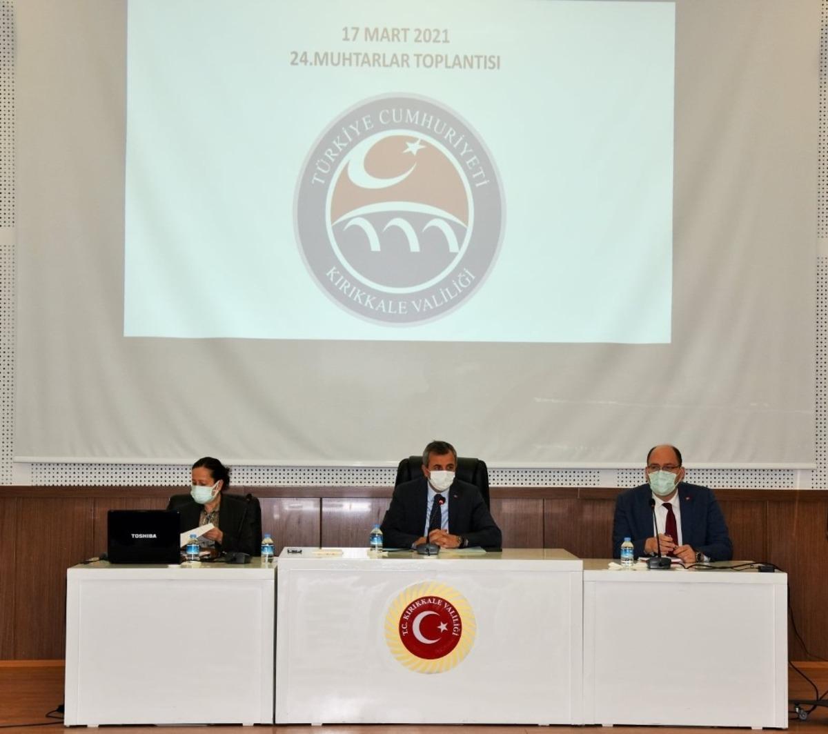 Vali Sezer, muhtarlarla "pandemi" toplantısı d&uuml;zenledi: "Her kesim &uuml;zerine d&uuml;şeni yapması gerekiyor"