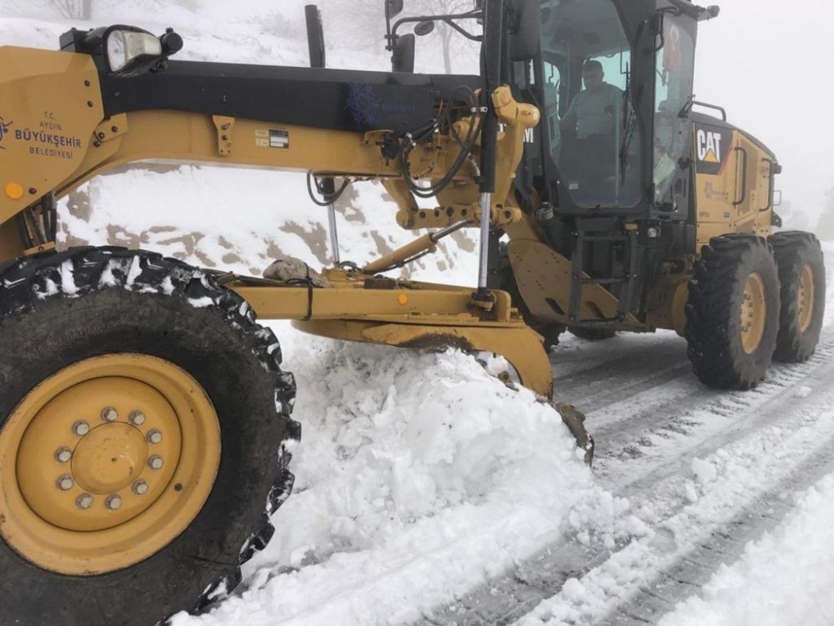 Aydın&rsquo;da karla m&uuml;cadele &ccedil;alışmaları devam ediyor