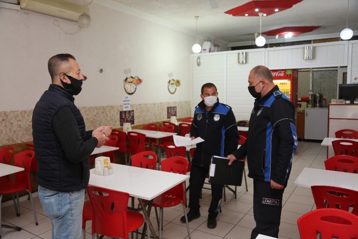 Erdemli zabıtası, iş yerlerinde korona vir&uuml;s denetimi yaptı