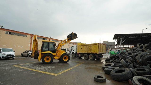 Kahramanmaraş atık araç lastiklerinden temizleniyor