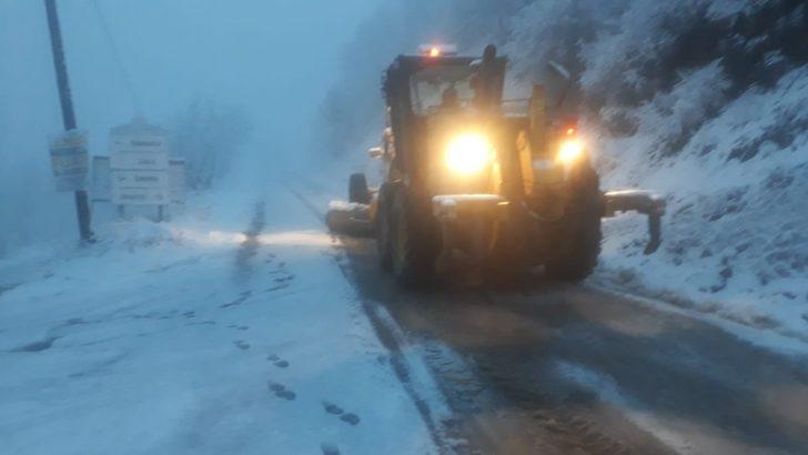 Manisa’nın yüksek kesimlerinde karla mücadele devam ediyor G5