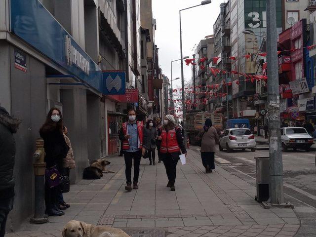 Polis ekipleri maske ve mesafe denetimi yaptı