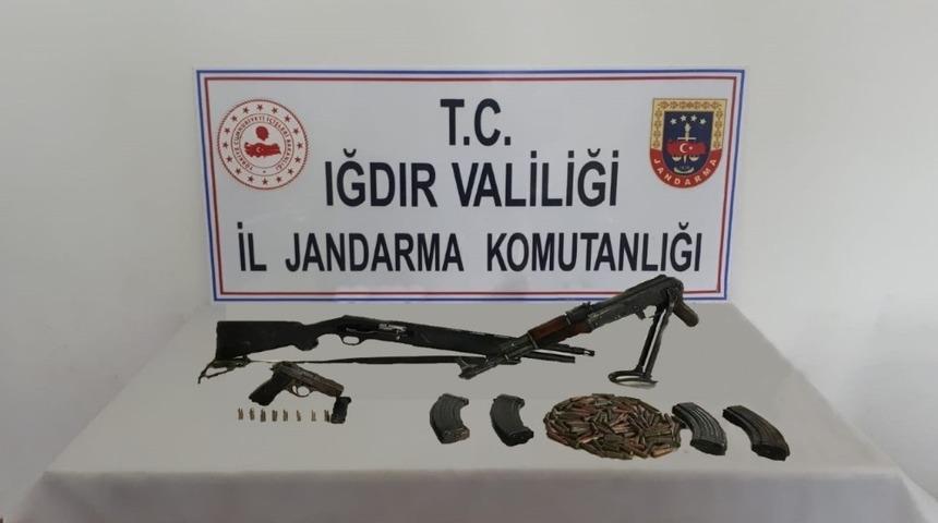 Iğdır&rsquo;da Kalaşnikof t&uuml;fek ele ge&ccedil;irildi