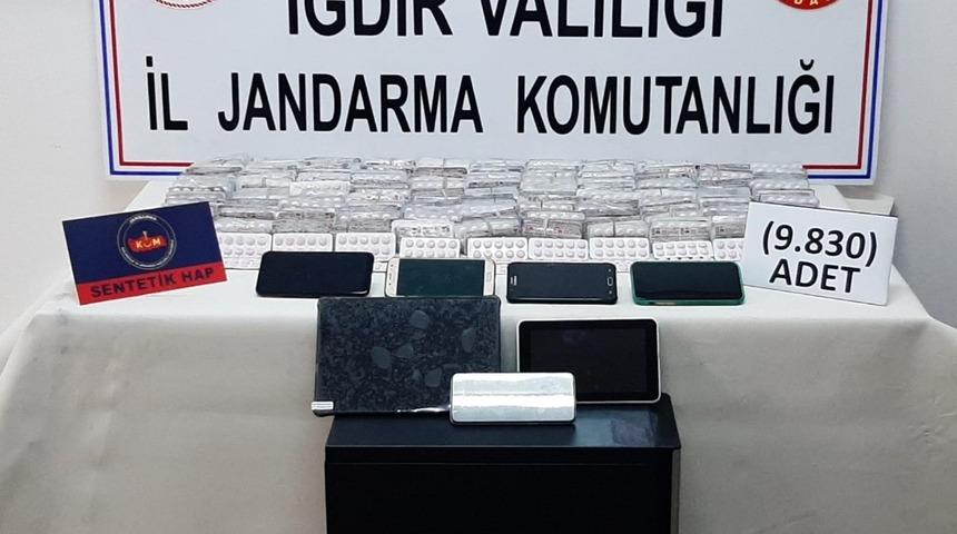 Iğdır&rsquo;da 9 bin 830 adet uyuşturucu hap ele ge&ccedil;irildi