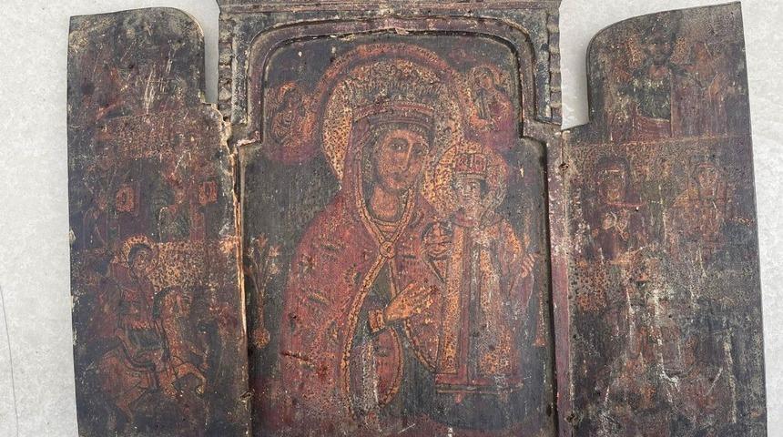 Ş&uuml;phe &uuml;zerine durdurulan ara&ccedil;tan "Meryem Ana" tablosu &ccedil;ıktı