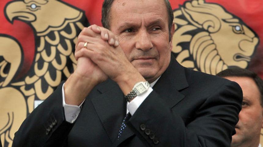 Ermenistan'ın ilk devlet başkanı: Paşinyan sürgüne gönderilsin!