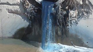 Korkutan görüntü! Mavi su akıyor, evde oturamıyorlar