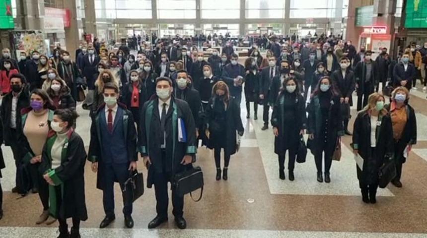 Gebze&rsquo;de &ouml;ld&uuml;r&uuml;len avukat i&ccedil;in meslektaşlarından saygı duruşu