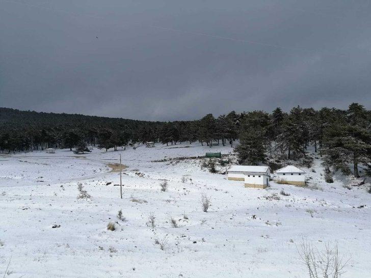 Kalburcu’da beyaz örtü güzelliği G1