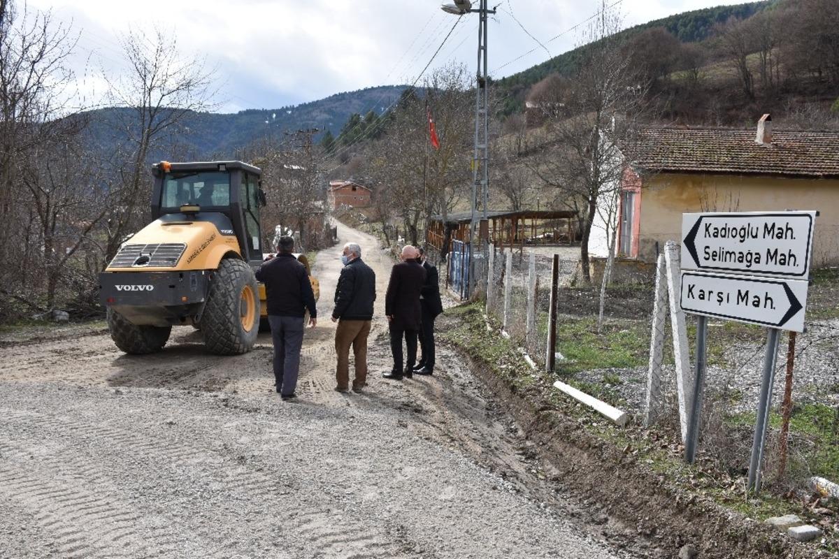Karab&uuml;k&rsquo;te k&ouml;y yollarında bakım-onarım &ccedil;alışmaları