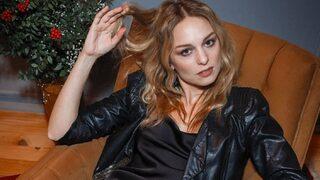 Nilperi Şahinkaya leoparlı süper minisiyle Instagram'ı salladı