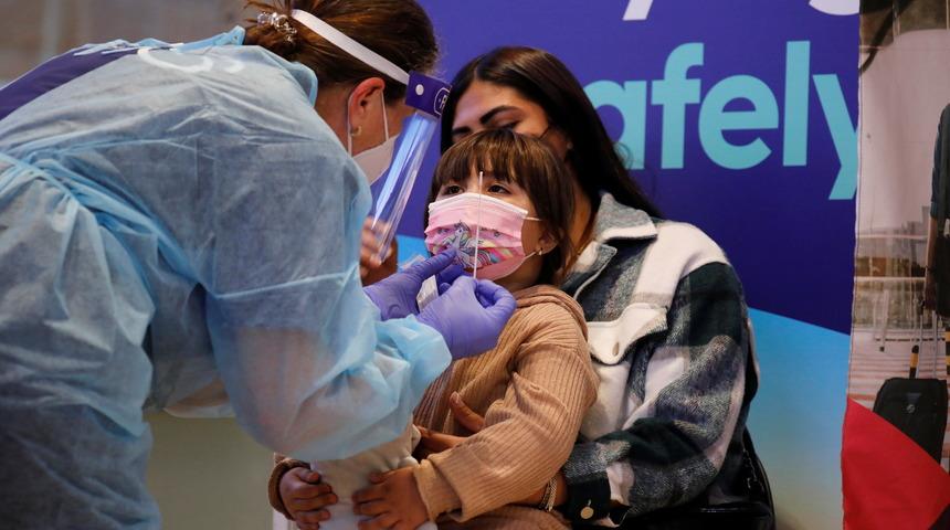 İsrail'de yurt dışından dönenlere elektronik bileklik takılacak!