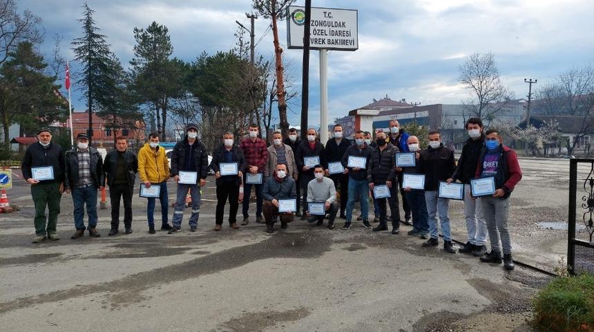 Kar ile m&uuml;cadele ekibi teşekk&uuml;r belgesi ile onurlandırıldı