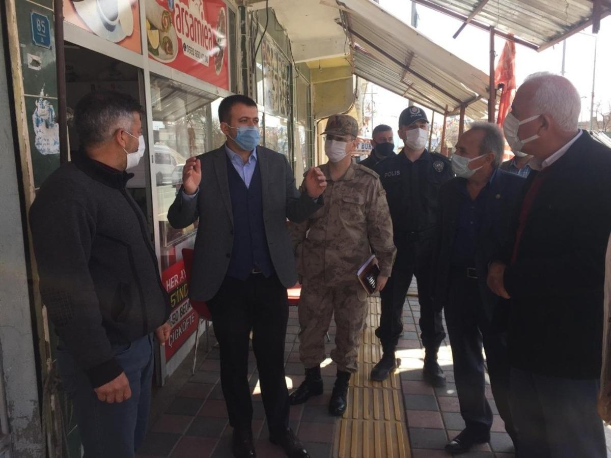 Dicle Kaymakamı Yurdag&uuml;l, korona vir&uuml;s denetimlerine katıldı