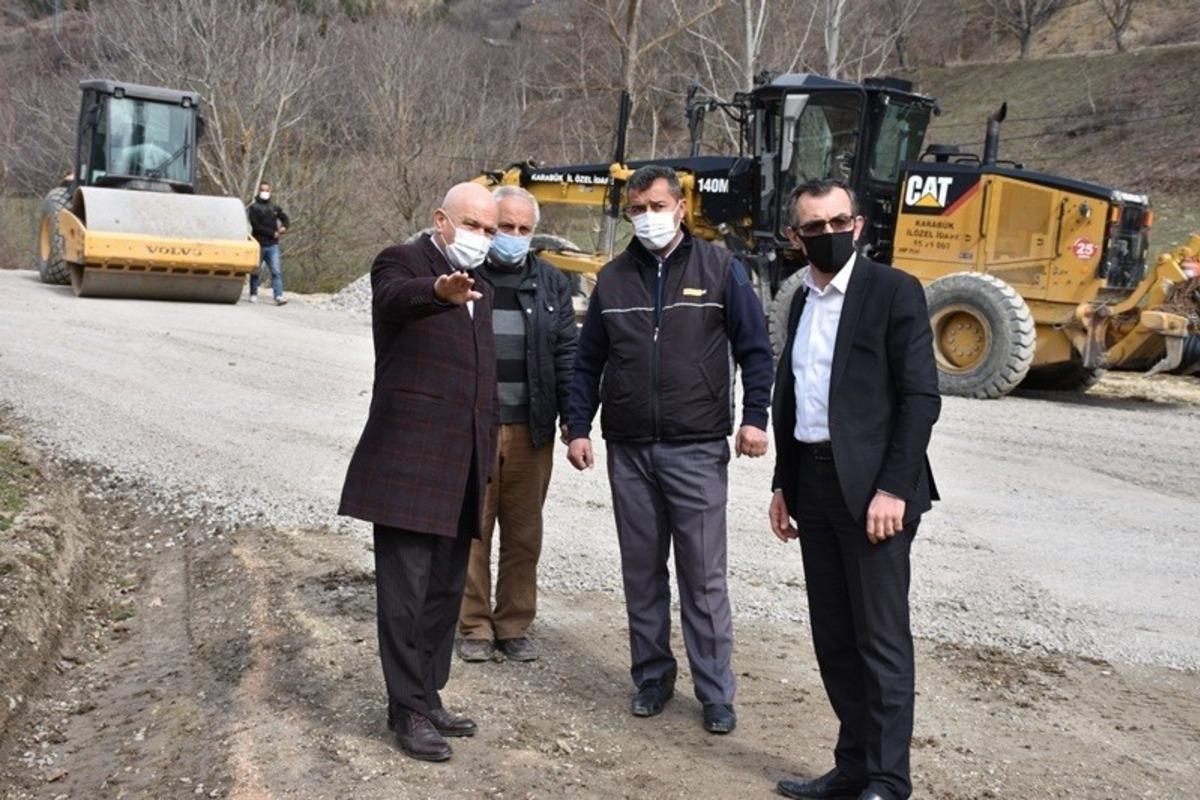 Karab&uuml;k&rsquo;te k&ouml;y yollarında bakım-onarım &ccedil;alışmaları başladı