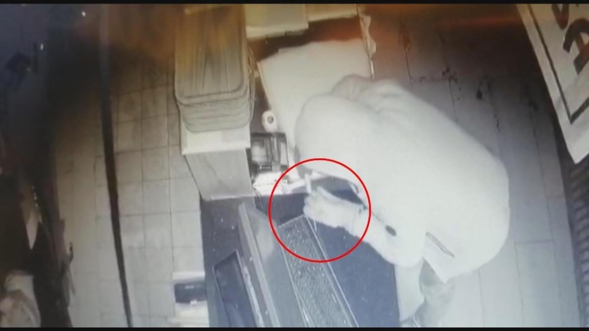 Kasayı bı&ccedil;akla a&ccedil;amayınca sadaka kutusunu alıp gitti