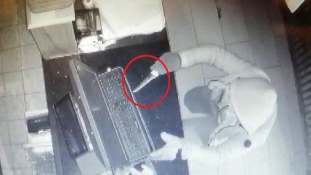 Kasayı açamayınca sadaka kutusunu alıp kayıplara karıştı